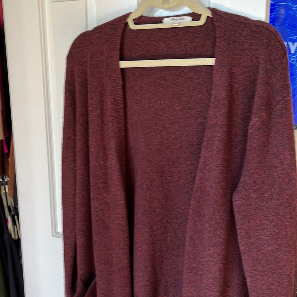 Gently worn Madewell cardigan in gorgeous maroon color - size M